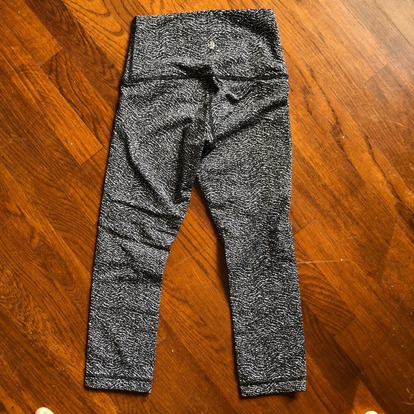 Lululemon Wunder Under Crop High Rise crop. - Picture 1 of 5